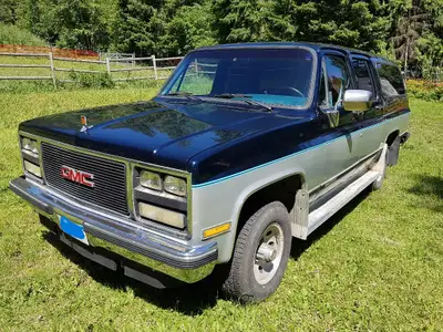 1989 GMC Suburban 4x4 350 TBI. Automatic. Fully loaded with rear heat. 84,000 kms Never winter drive...