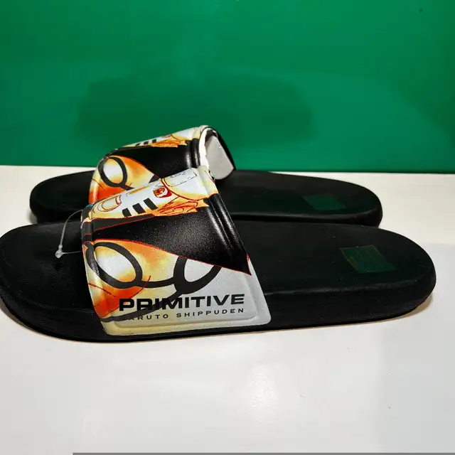 Primitive Naruto Shippuden Six Paths anime slides (Size 9 men's) in Men's Shoes in City of Montréal - Image 4