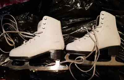 Girls White Skates, View more