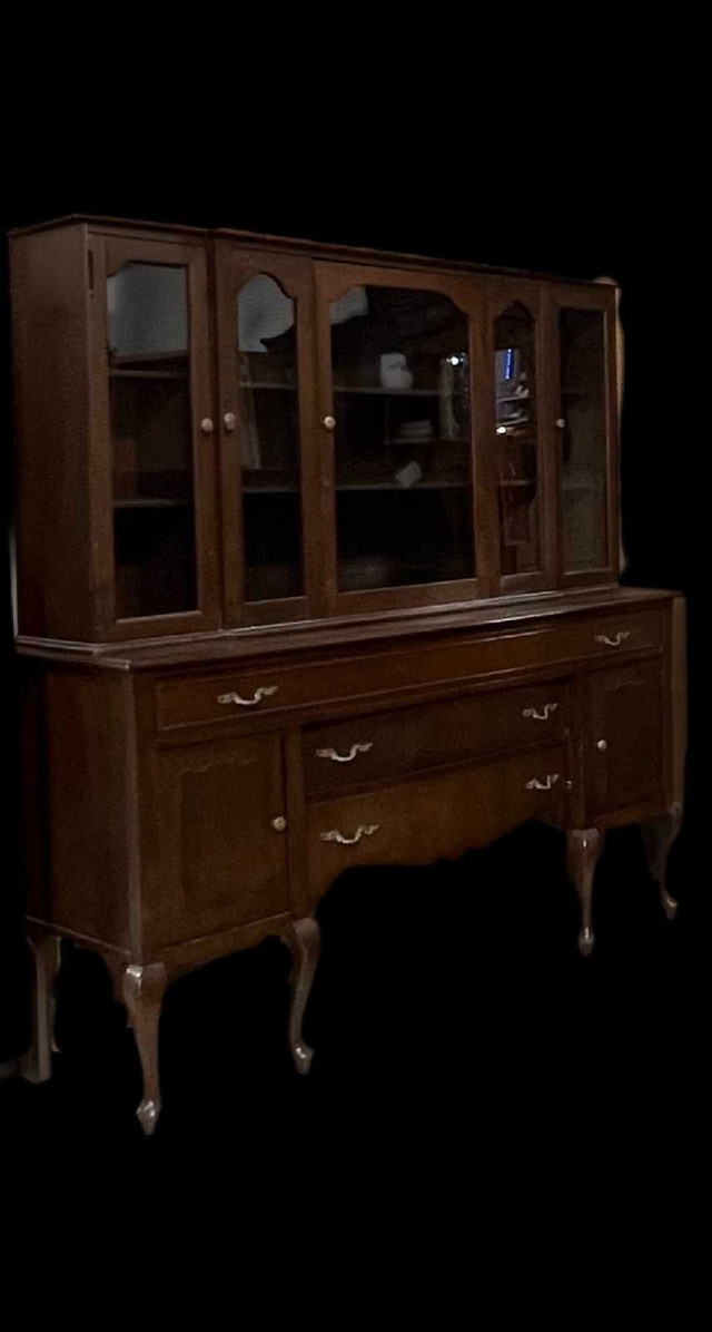 China Cabinet and Buffet in Hutches & Display Cabinets in Oshawa / Durham Region - Image 2