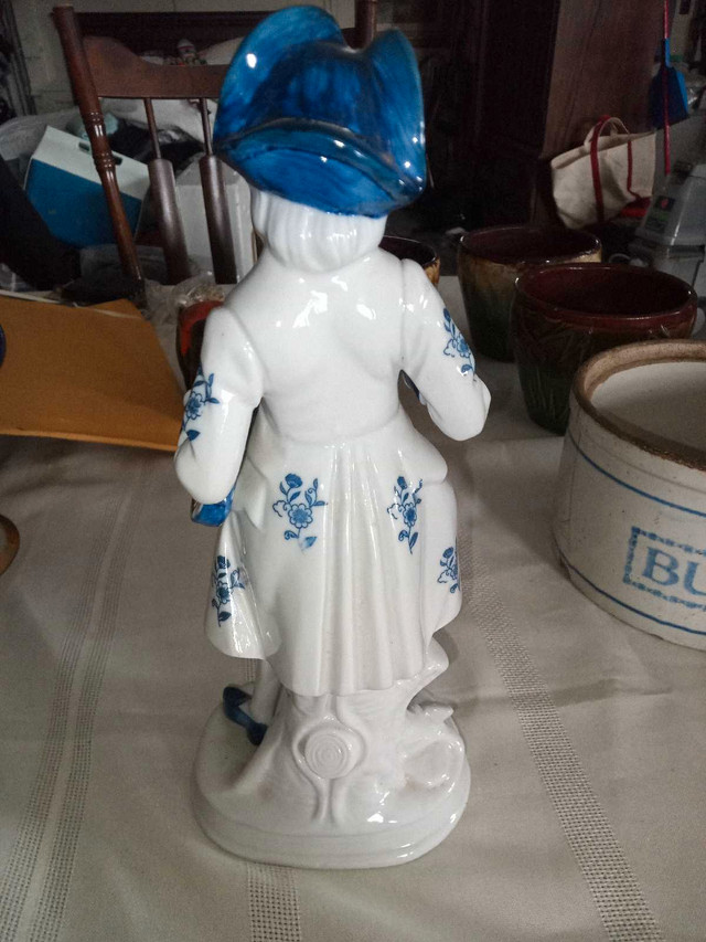 10 3/4 in. High porcelain figurine, violin, blue hat. in Arts & Collectibles in Yarmouth - Image 2