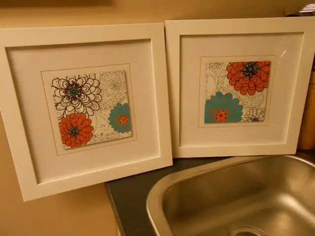 Flower Picture Set - 2 in Home Décor & Accents in Hamilton - Image 2