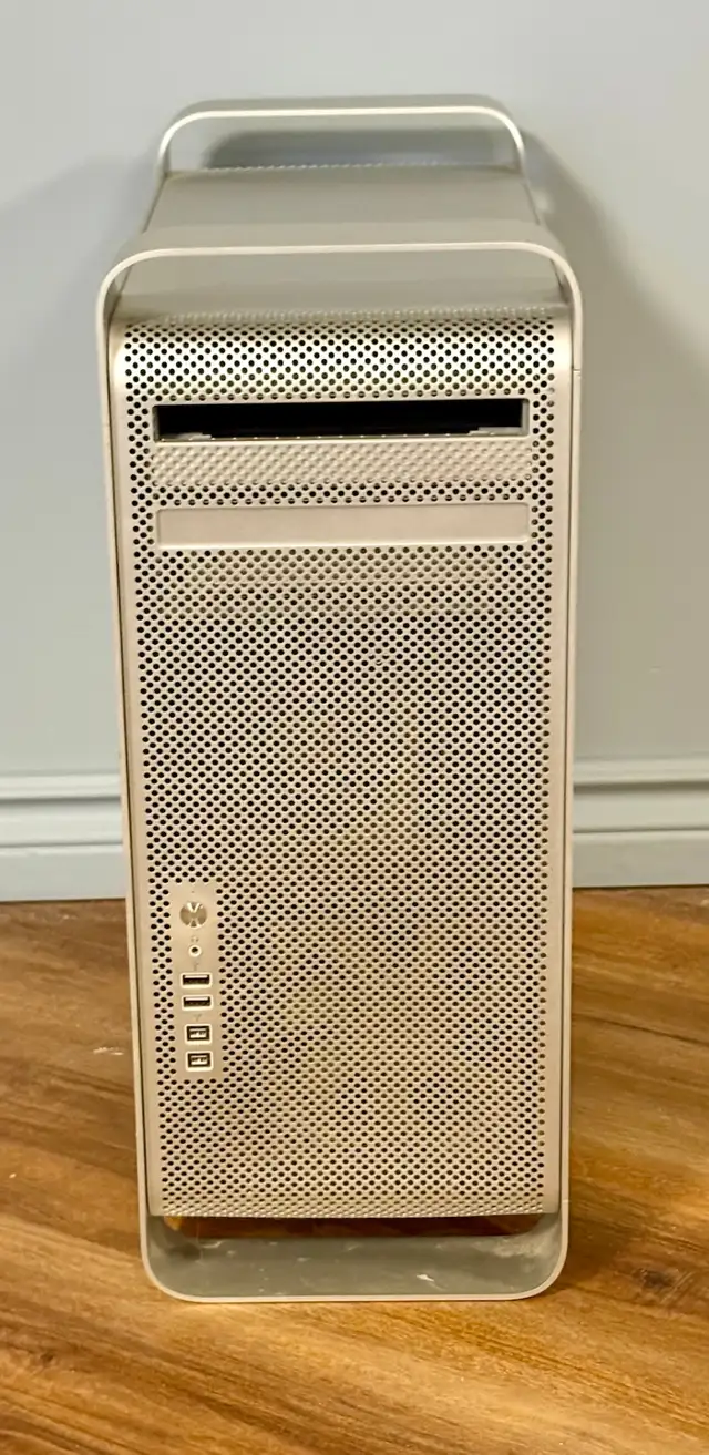 Apple Mac Pro "Six Core" 3.33 (2010/Westmere) in Desktop Computers in Ottawa - Image 2