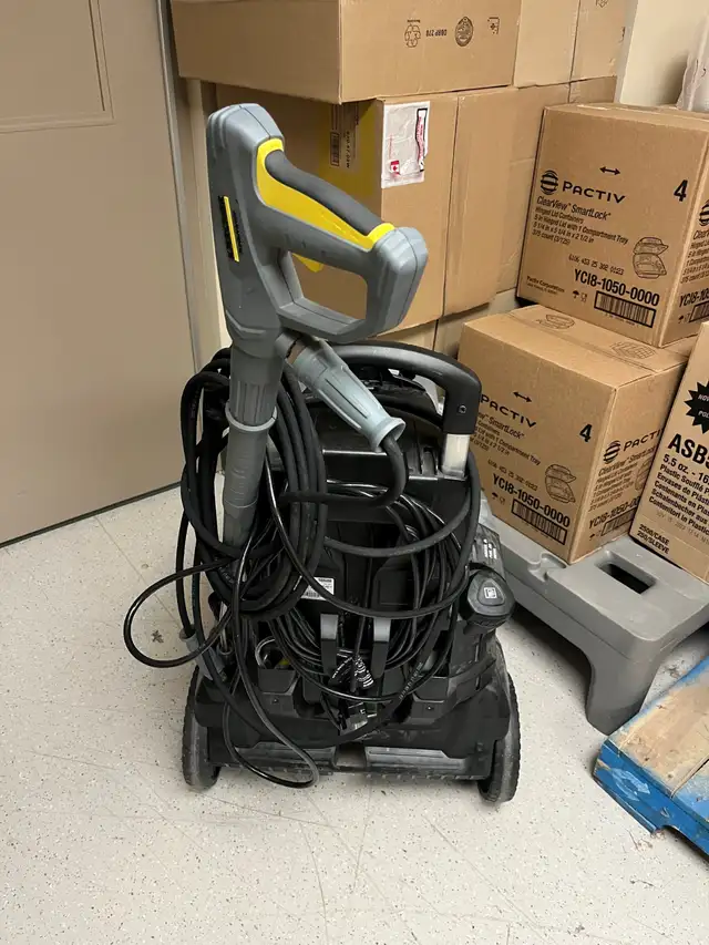 Karcher Pressure Washer in Other Business & Industrial in Barrie - Image 3