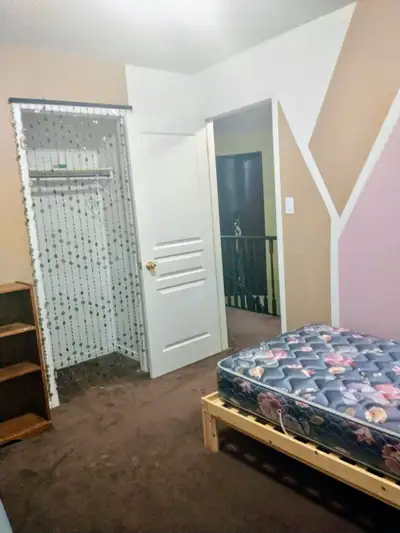 Room for rent in Newmarket