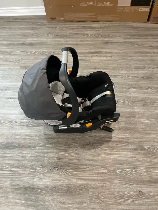 Chicco car seat with two bases and cover in Strollers, Carriers & Car Seats in Ottawa - Image 6