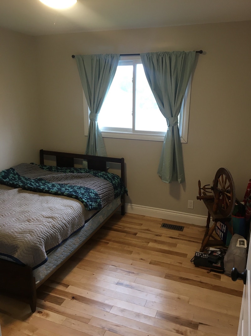 1/3 bedroom available for Fleming student or young professional Room