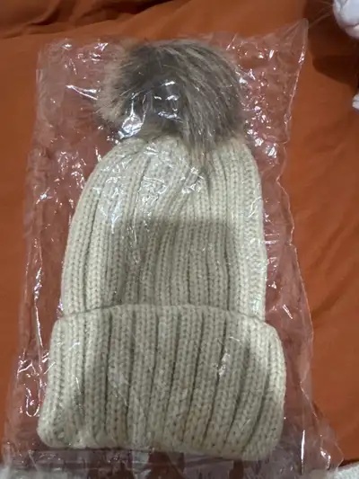 Tuque a pompom, View more