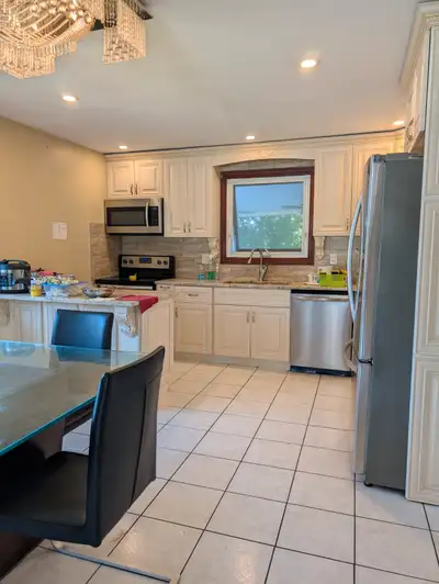 Single Occupancy Unfurnished room for rent in Niagara Falls on Drummond Road. Near to Lundy's Lane a...