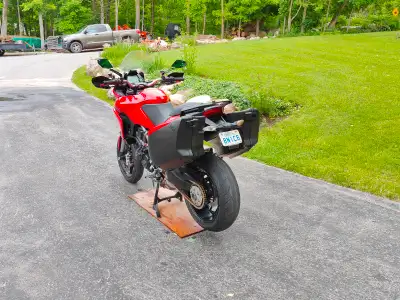 This vehicle has been very well maintained and is in excellent condition. Here are some key highligh...