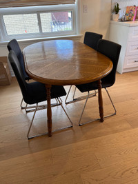 Solid oak/wood dining table
