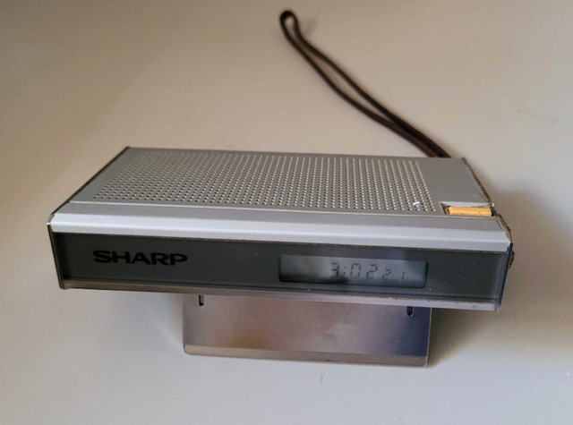 Vintage 1980's Sharp Talking Alarm Clock CT-660G in Arts & Collectibles in Oshawa / Durham Region