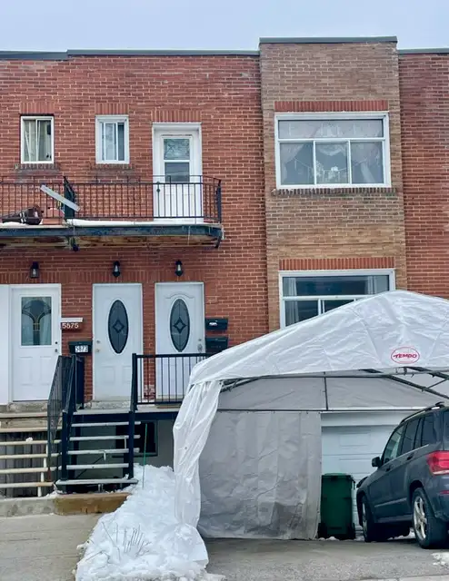 Large 6 ½ Unit near Snowdon Metro available on July 1