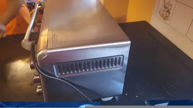 Black and Decker Airfry / Toaster Oven in Toasters & Toaster Ovens in Mississauga / Peel Region - Image 10