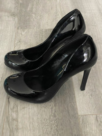 Jessica Simpson Black Round Toe Pumps - Size 7