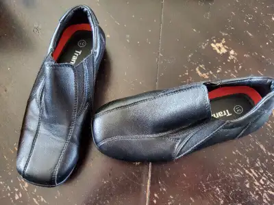 Souliers propres pour garçon grandeur 35 (3.5), View more