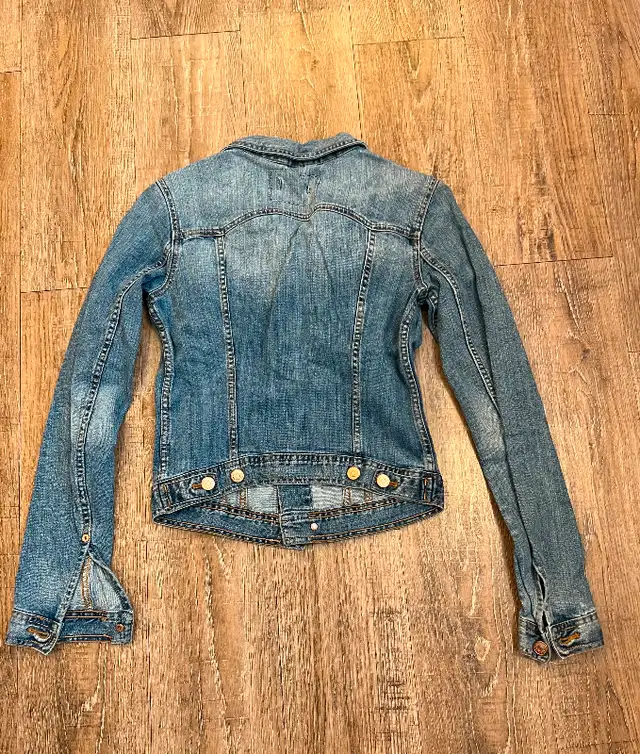 LIKE NEW! Women’s Jean / Denim Jacket62863283662721121