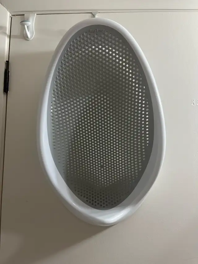 Baby bath tub in Bathing & Changing in Stratford - Image 3