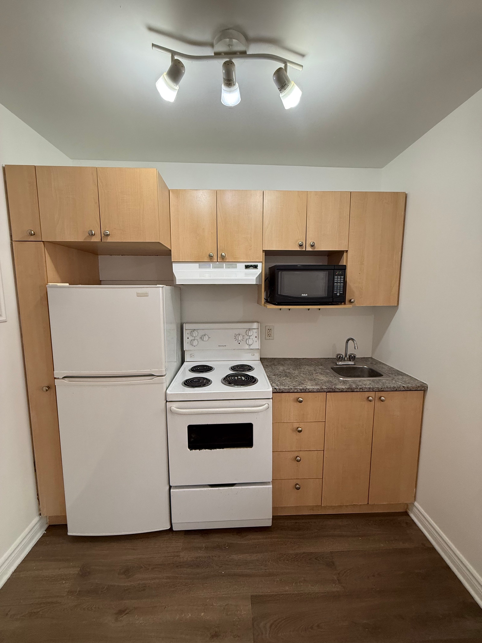 Appartement studio tout inclus à louer – Ahuntsic, Montréal — photo 1