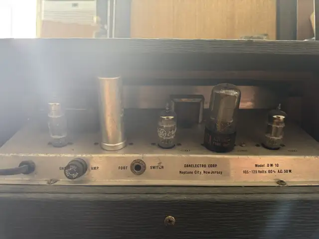 Danelectro DM10 vintage guitar amplifier in Amps & Pedals in City of Toronto - Image 4