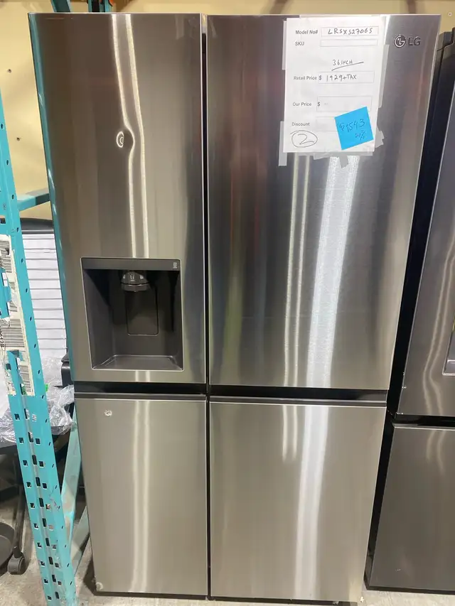 LG Refrigerator in Refrigerators in City of Montréal - Image 2