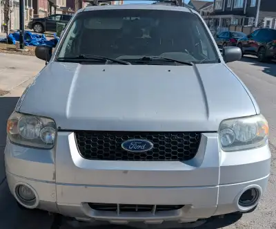 2005 Ford Escape Limited Runs and drives, but there is rust on the wheel well as seen in one of the...