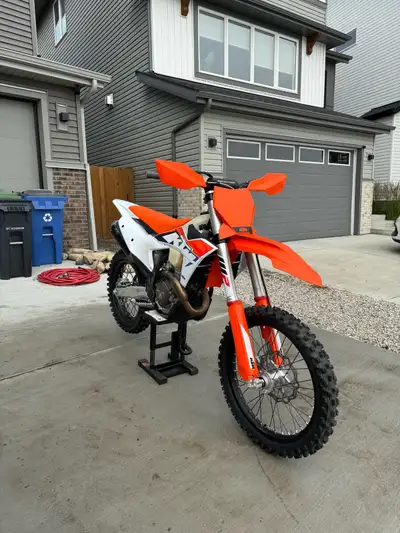 2023 KTM 350 XC-F 77.5 hrs These bikes rip. Perfect bike for someone who rides a bit of everything....