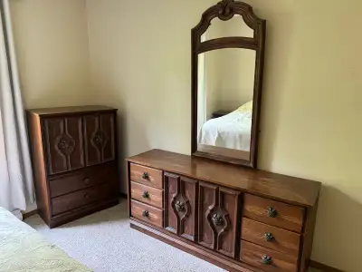 $500 OBO Real wood. Solid set. His and hers dressers Mirror 2 nightstands