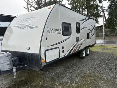 Travel trailer is in excellent condition. Fully inspected and approved by Arbutus RV in Parksville,...