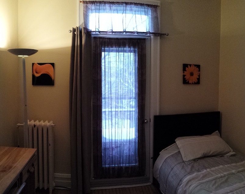 Chambre simple meublée à louer dans grand 7-1/2 tranquille à NDG — photo 1