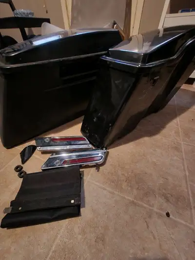 Harley saddlebags. Missing front clips. Small break in corner. Clean break easy fix. Was going to pa...