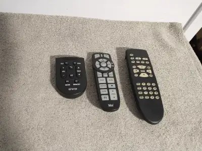 Ford/ Lincoln/ Chrysler, Dodge, Jeep/ Nissan, Infiniti dvd player remote for sale $25 Each