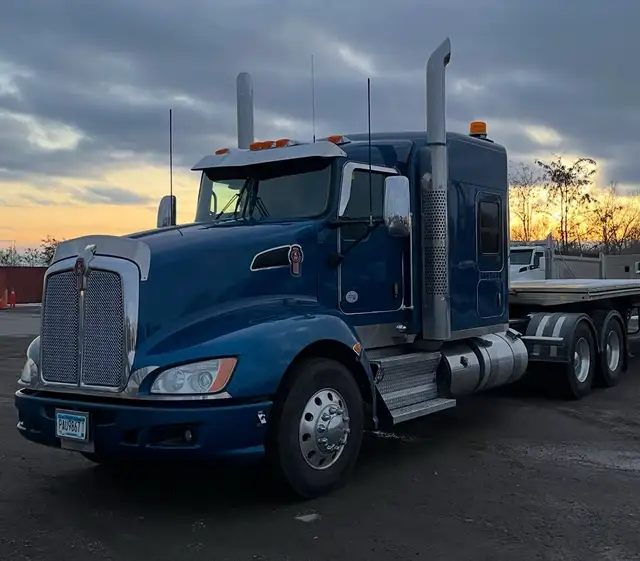 2017 Kenworth T660 in Heavy Trucks in Peterborough - Image 3