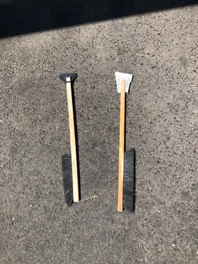 Snow Brushes (Pickup in West Ottawa: Centrepointe / Algonquin), View more