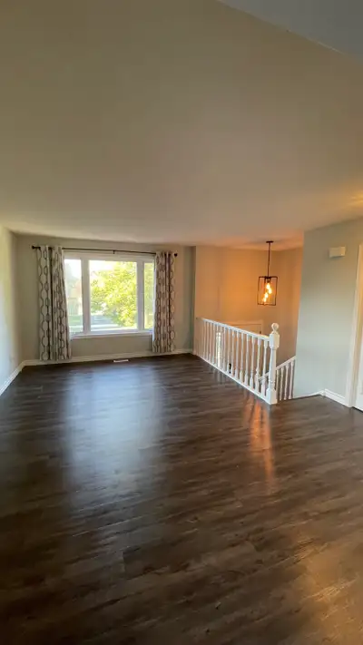 Accommodation Available in Kitchener (Detached Home in a Safe & Quiet Neighbourhood) Location: Settl...