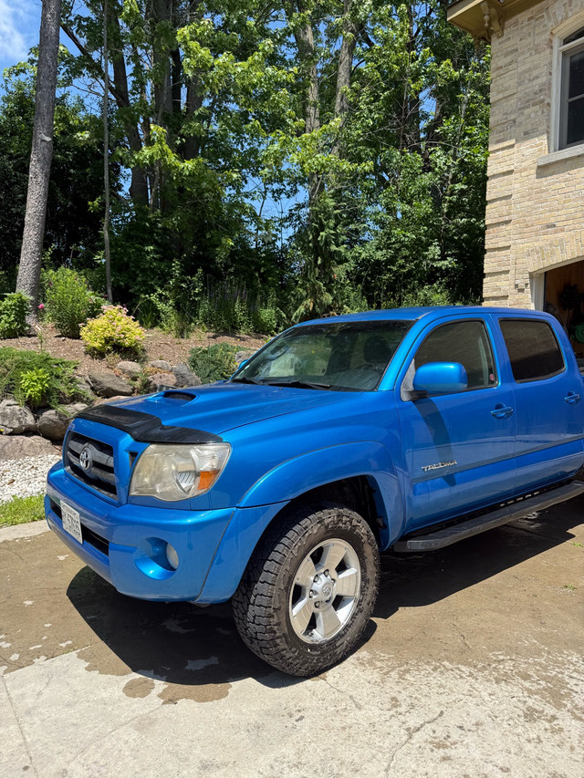 Toyota Tacoma 2010 in Cars & Trucks in Kitchener / Waterloo