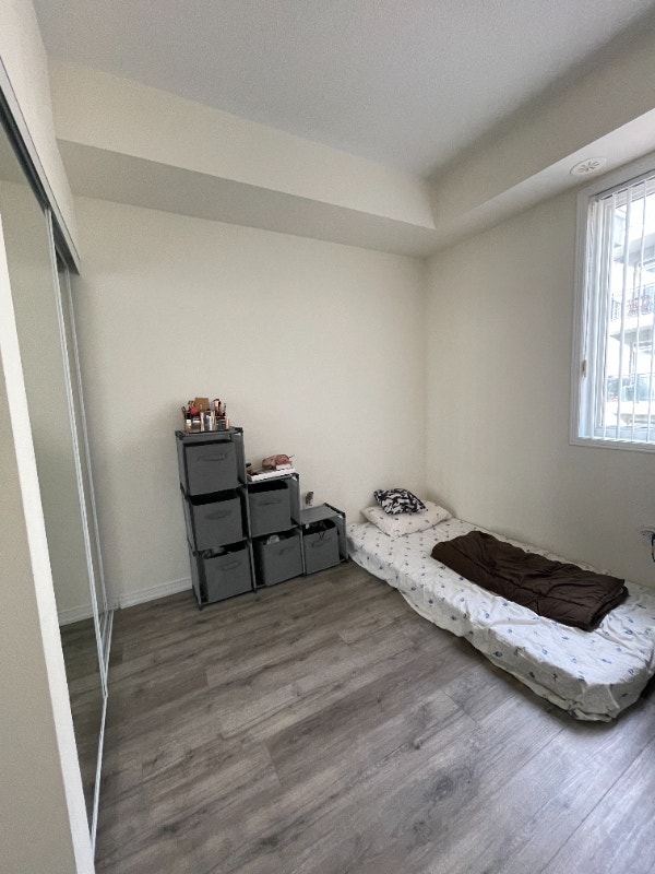 Furnished Room For Rent in Thomas St, Mississauga (FEMALE) Room