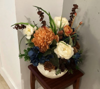 Bouquet de fleurs artificielles bleues orange.,. centre de table