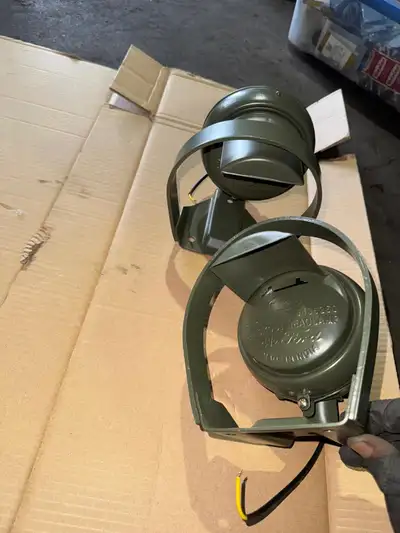 i HAVE SOME MILITARY JEEP VARIOUS KIND LIGHTS FOR SALE. PLEASE CONTACT 416 666 9520