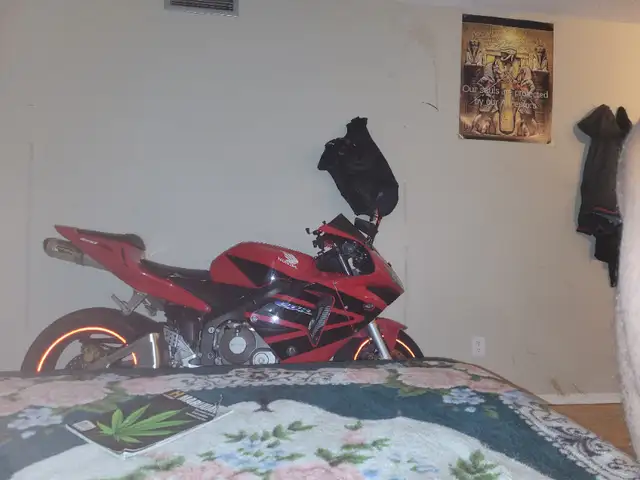 HONDA CBR600 RR in Sport Bikes in Mississauga / Peel Region - Image 7