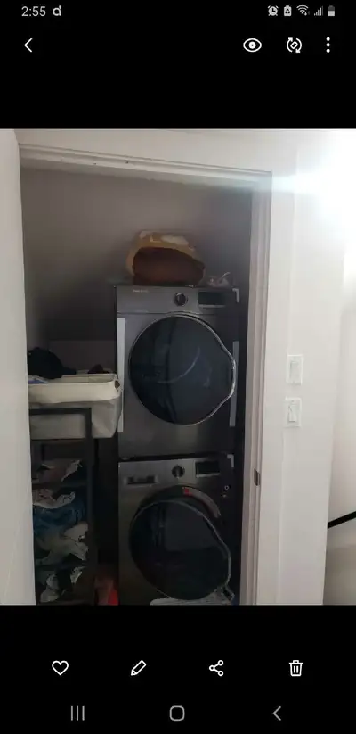 The room will be available on April 1st Hi guys guys! Im looking for a roommate in my small laneway...