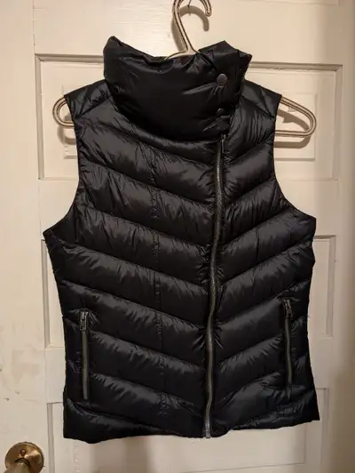 Ladies Black Patagonia Down filled Vest excellent condition worn 1x like new sizeXS collar can be sn...