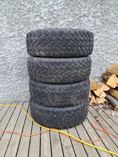 General Grabber ATX 265/70/R17 5 years old 55,000km approx. Still good amount of tread depth. There...
