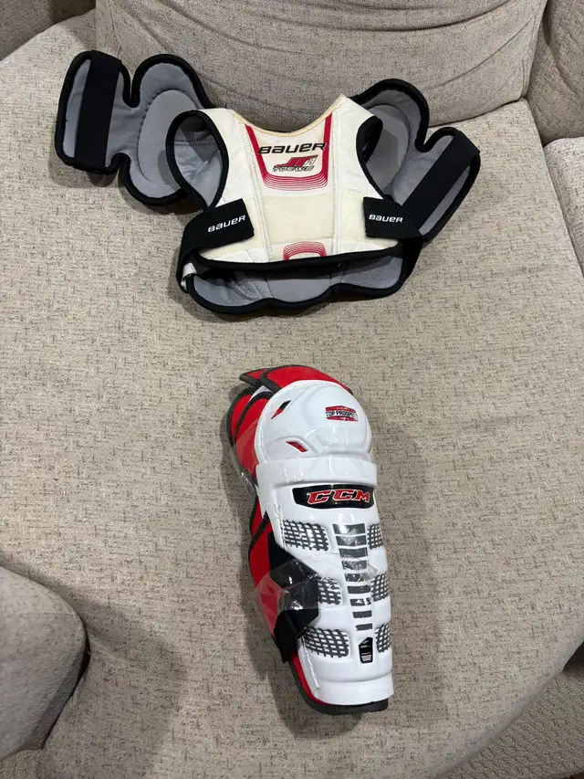kids youth hockey equipment  in Hockey in Guelph - Image 2