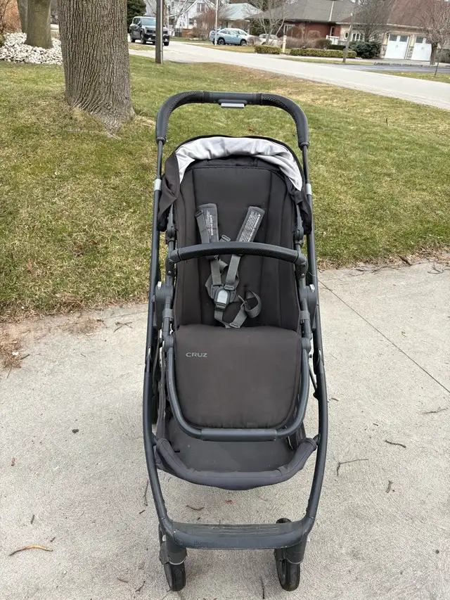 UPPAbaby Cruz stroller in Strollers, Carriers & Car Seats in Hamilton - Image 2