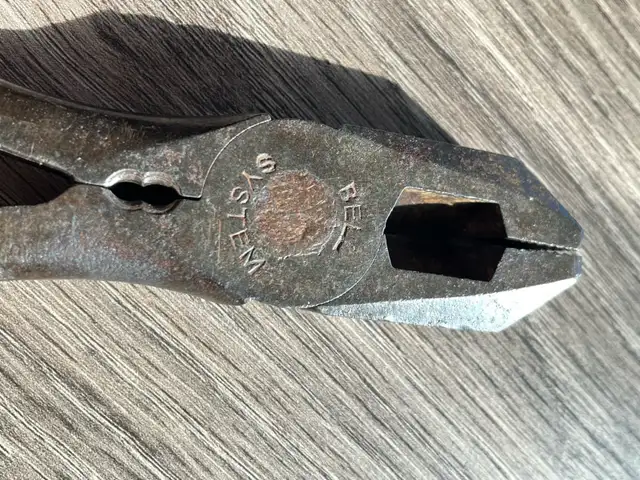 M Klein And Sons vintage pliers in Hand Tools in Kawartha Lakes - Image 3