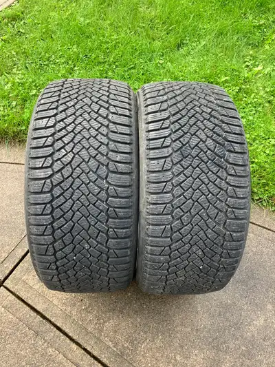 2 Pneus d’hiver 255/40/R19 Continental IceContact État Presque Neufs ! Usure 11/32’ Aucune crevaison...
