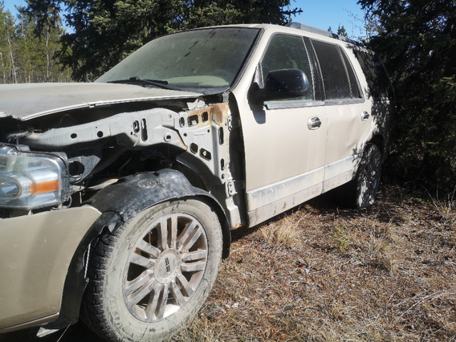 Lincoln navigator in Cars & Trucks in Whitehorse - Image 3