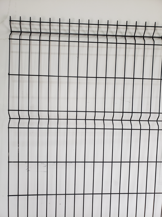 3D Curve Mesh Fence Panels 6 FT T x 10 FT W in Other in City of Toronto - Image 8