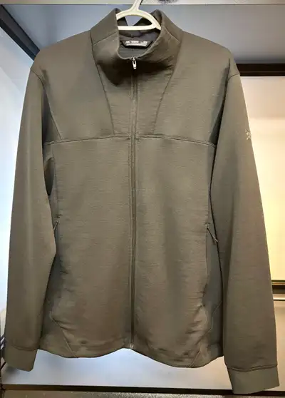 Hi There, Thanks for your interest! I have an Arc’teryx Rethel Jacket for sale. It’s in great condit...